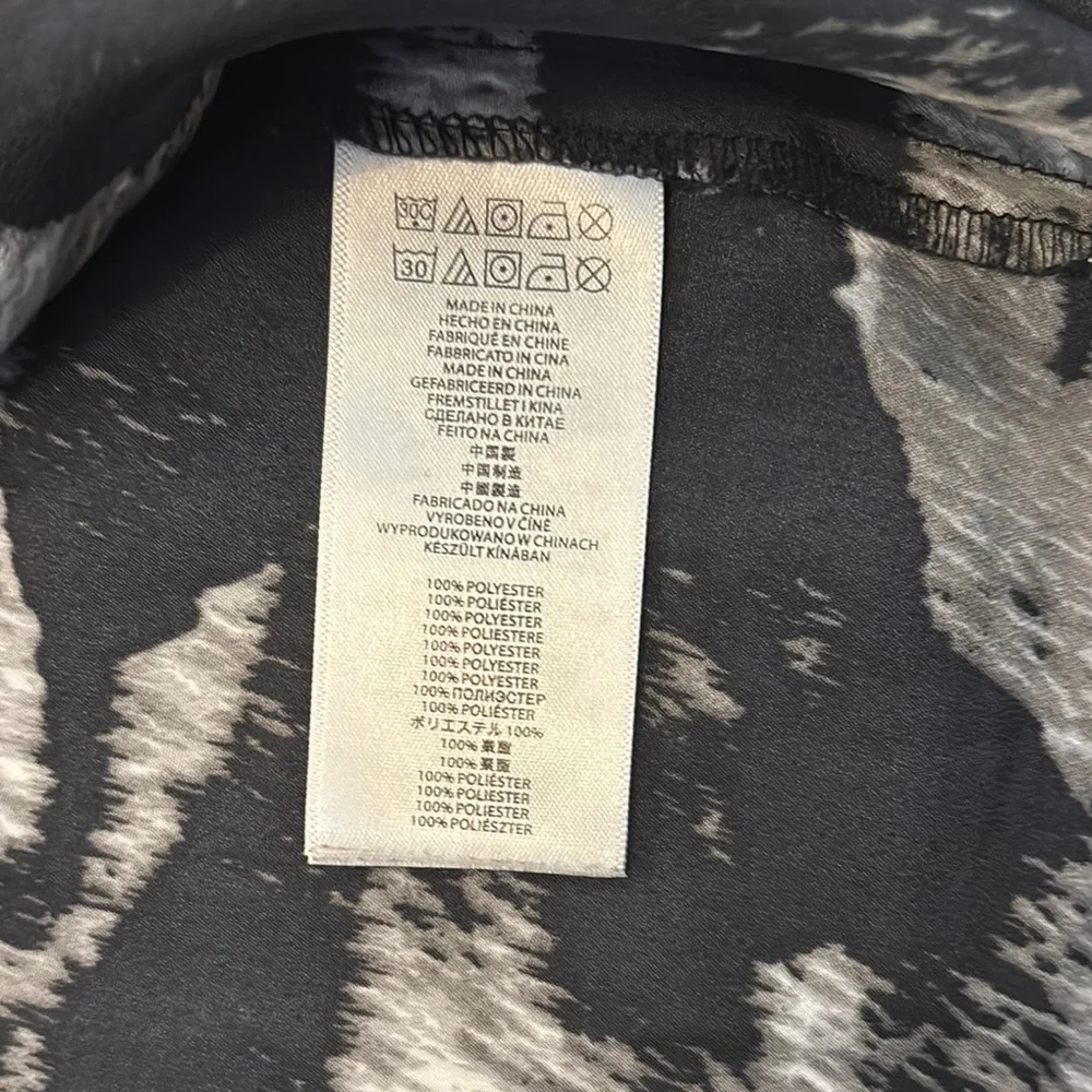 Michael Kors Top Womens 10 1/2 Button Up Roll Tab Sleeve Shirt Blouse Animal - Picture 5 of 8